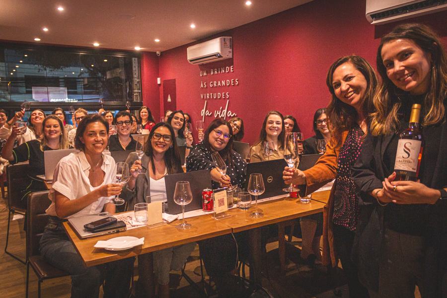 Turma reunida no fim de um workshop Claud.IA